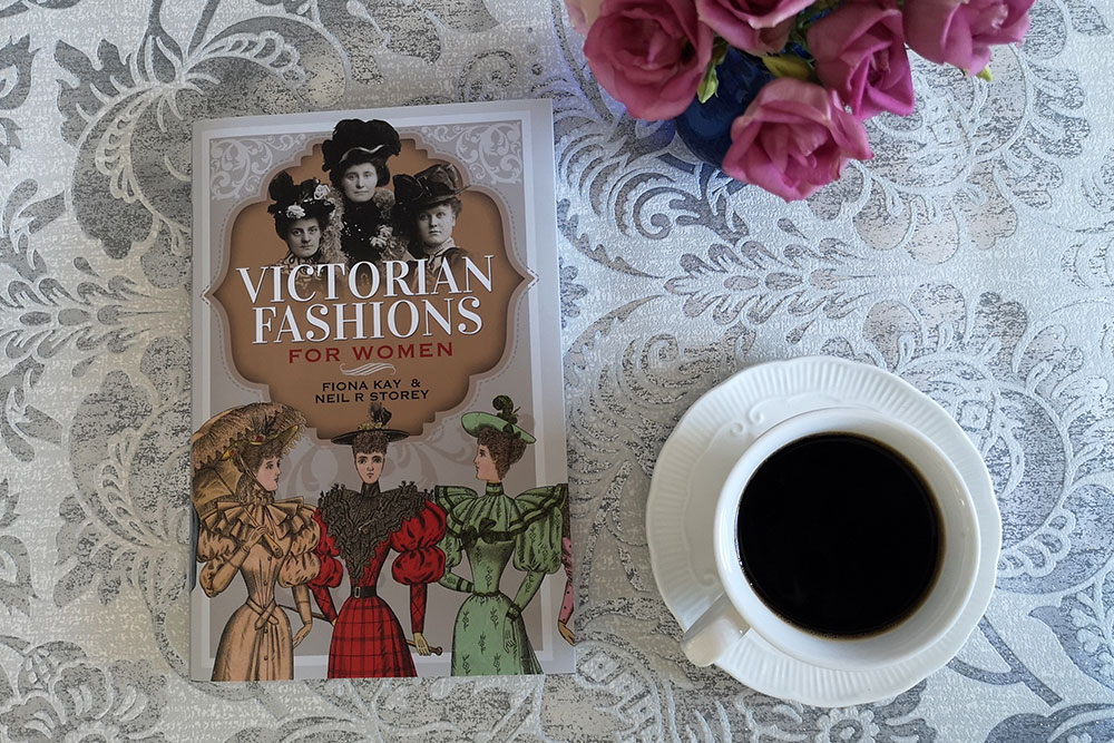 Victorian Fashions for Women by Fiona Kay, Neil Storey